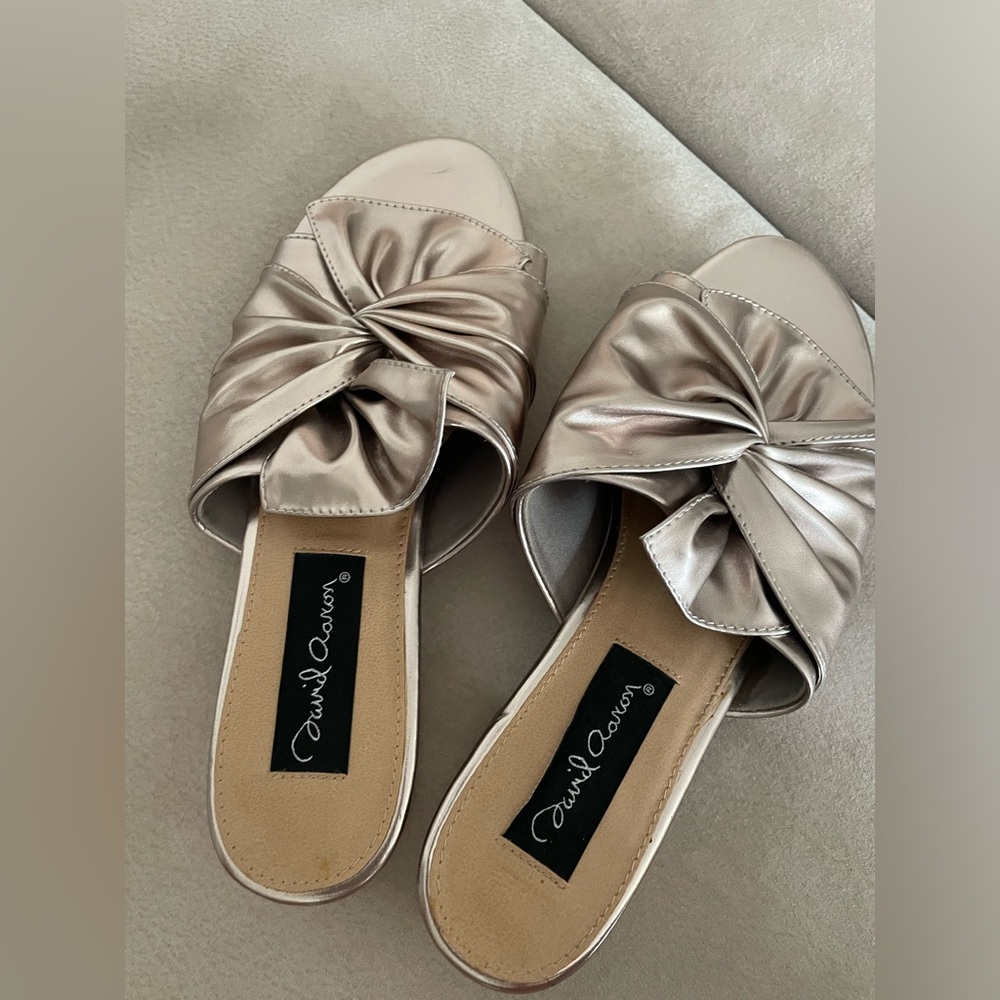 Gold metallic sandals . Size 6,5